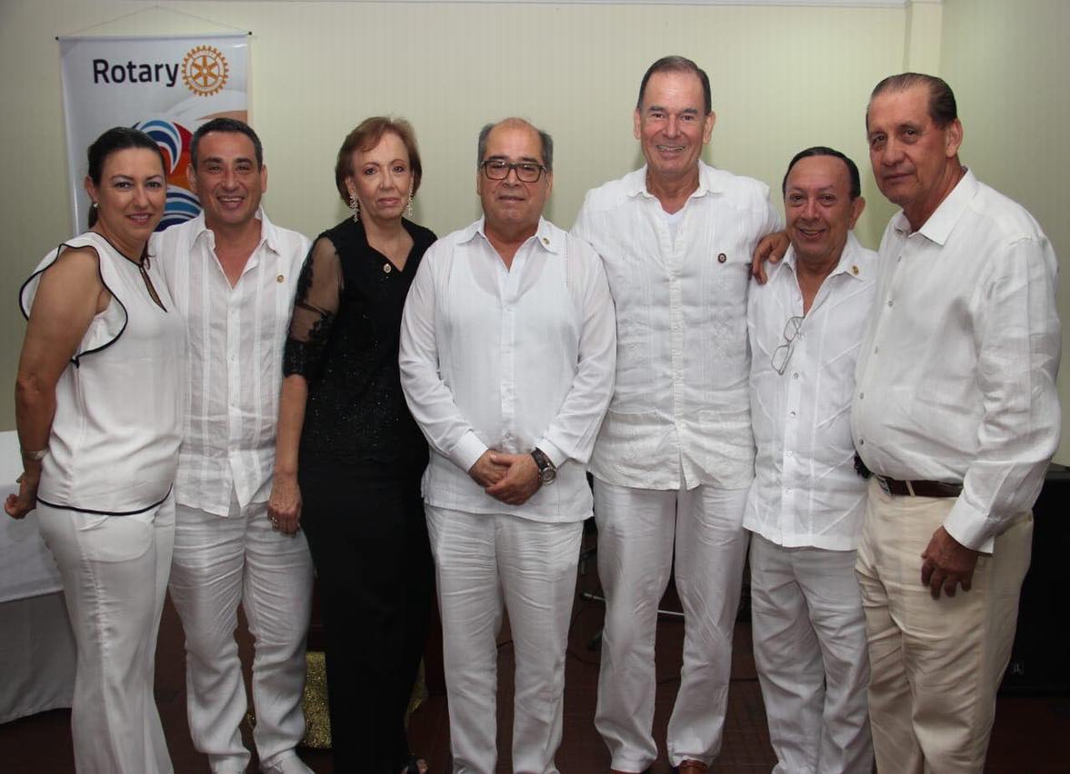 Los integrantes de la nueva Junta Directiva: Liliana de Polanía, Hernando Muñoz, Chela de Arce, José Libardo Arce, Ricardo Quintero, Neftaly Vásquez y Felio Ardila.